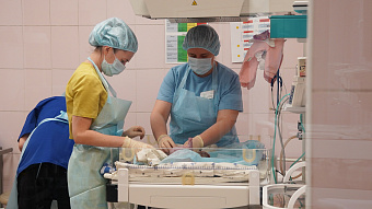 Свердловские врачи-неонатологи в день своего профессионального праздника делятся секретами работы с самыми маленькими пациентами