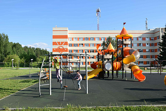 Свердловские врачи напомнили родителям о том, какие правила поведения помогут защитить детей от травм и других опасностей летом