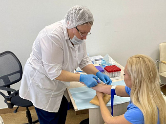 Сотрудники «Газпромбанка» прошли обследование в мобильном центре здоровья ЦГКБ № 24 Екатеринбурга