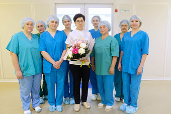 Профессиональный и личный юбилей отмечает старшая сестра оперблока Свердловского онкоцентра Ольга Кущевая