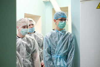 Ученики медицинских классов Ревды и Североуральска посетили лаборатории местных больниц