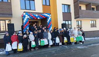 Двенадцать медицинских семей в Красноуфимске получили ключи от квартир в новом доме, построенном по поручению Евгения Куйвашева