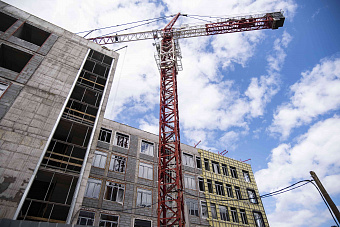 Денис Паслер сообщил, что строительство терапевтического корпуса в Верхней Пышме идёт по графику и завершится в 2026 году