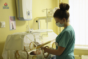 Свердловские врачи рассказали о пользе грудного молока при выхаживании недоношенных детей