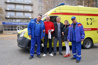 Врачи Серовской городской больницы спасли мужчину, которого 5-тонный автобус придавил к стене гаража