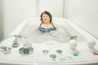 Свердловские врачи избавили жительницу Тавды от боли в коленном суставе, которая мучила её 19 лет