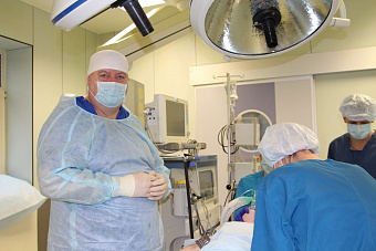 Детские хирурги-онкологи, впервые в своей практике, всего через пять проколов удалили метастазы в лёгких с двух сторон