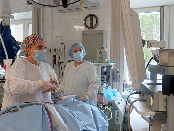 Врачи СОКБ №1 прооперировали молодую пациентку с редким новообразованием, из-за которого у неё около года слезился глаз