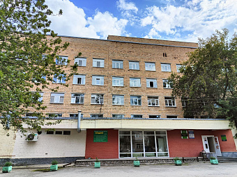 Свердловские врачи спасли женщину, которую сбил поезд