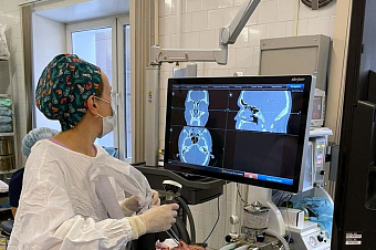 Свердловские врачи с помощью нейронавигации избавили пациентку от опасных последствий травмы и многолетней головной боли