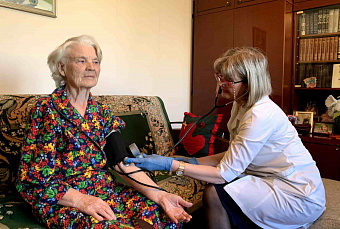 Медики Нижнего Тагила в преддверии Дня Победы обследуют на дому ветеранов Великой Отечественной войны и тружеников тыла