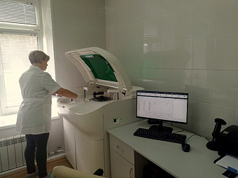 В Слободо-Туринскую больницу приобретен современный автоматический биохимический анализатор