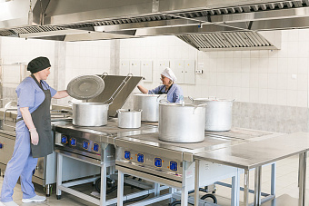 Техническое перевооружение пищеблока в Свердловском госпитале для ветеранов войн позволило обеспечить пациентов лечебным питанием