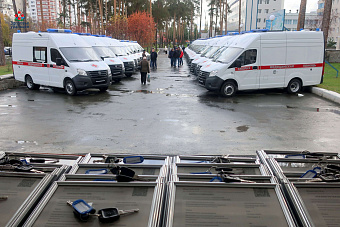 Автопарк свердловских больниц пополнился 26 новыми автомобилями скорой помощи