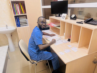 Камнерез, поэт, капельдинер: медбратья екатеринбургской ЦГБ №7 и пациентам помогают, и свои таланты развивают