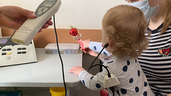 Сурдологи напоминают, что профилактикой нарушения слуха у ребёнка является отказ мамы от вредных привычек во время беременности