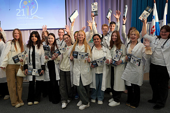 Более 300 юношей и девушек надели белые медицинские халаты на церемонии посвящения в профессию в Серове