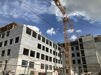 В Артёмовском продолжается строительство поликлиники для почти 20 тысяч взрослых жителей района