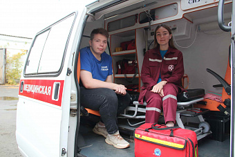 Денис Паслер отметил заслуги работников скорой медицинской помощи Свердловской области