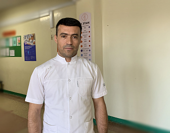 Свердловский врач спас женщину, которая потеряла сознание в электричке