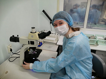 Старшеклассникам Каменска-Уральского показали, как выглядит кишечная палочка под микроскопом