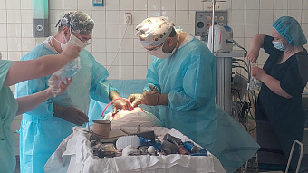 Первоуральские травматологи поставили на ноги молодую пациентку благодаря высокотехнологичной операции