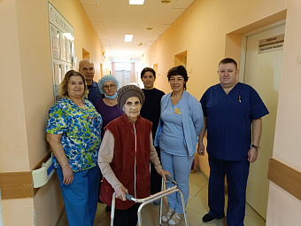 Берёзовские врачи поставили на ноги 90-летнюю пациентку с переломом шейки бедра