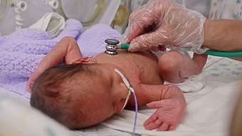 Здоровье маленьких свердловчан с первых минут жизни контролируют специалисты реанимационно-консультативного центра для новорождённых