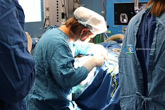 Неврологи и нейрохирурги двух свердловских больниц спасли 67-летнего екатеринбуржца от последствий «взрыва» в голове