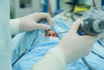 Свердловские онкологи впервые удалили у молодой пациентки опухоль наружного основания черепа через нос