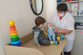 Профосмотры юных шалинцев и ребят, проживающих в Дегтярском районе, теперь проводят врачи детской больницы Первоуральска