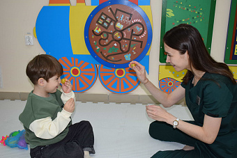 Уральские врачи в День ребёнка рассказали, как помочь малышу заговорить