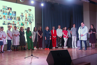 В СОКБ №1 посвятили в медики 15 молодых специалистов и приняли в ряды ветеранов более 30 опытных сотрудников