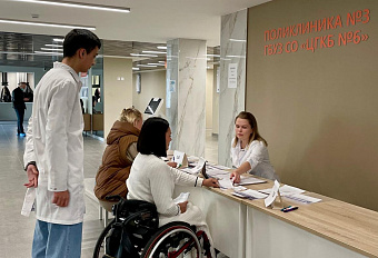 Более 70 пациентов с ОВЗ и людей старшего возраста стали участниками профилактической акции «В один день — в одном месте»