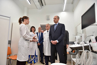 Денис Паслер открыл новую поликлинику в Артёмовском