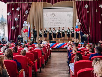 «Разумное, доброе, вечное»: День учителя отметили в Свердловском областном медколледже