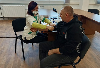 Более 220 сотрудников деревообрабатывающего производства прошли диспансеризацию в рамках акции «Добро на предприятие»