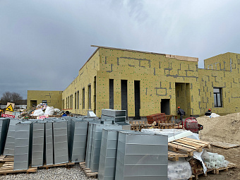 Завершён важный этап строительства филиала поликлиники в Реже — закрыт тепловой контур здания