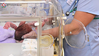 На троих — 5660 граммов: в Областном перинатальном центре выходили тройню, родившуюся на полтора месяца раньше срока